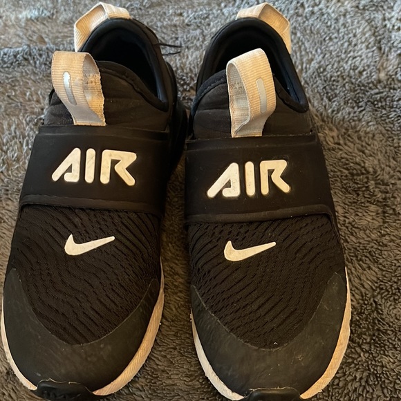 Girls Nike Air Max 270 - Black - Picture 2 of 8
